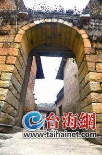 漳州“雨伞楼”土楼中称奇 已出现不同程度损坏