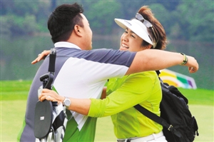 历时四天的高尔夫深圳国际赛结束 泰国25岁选手夺冠