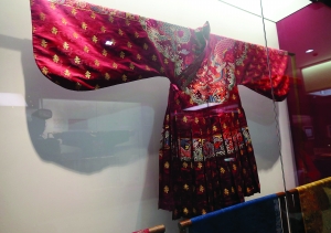 南京云锦博物馆新馆开放 一件纱衣才49.5克却织了13年