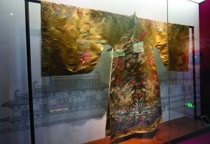 南京云锦博物馆新馆开放 一件纱衣才49.5克却织了13年