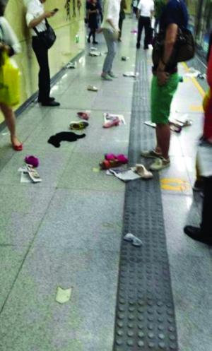 深圳地铁踩踏致12人受伤 南京地铁有大客流应急预案