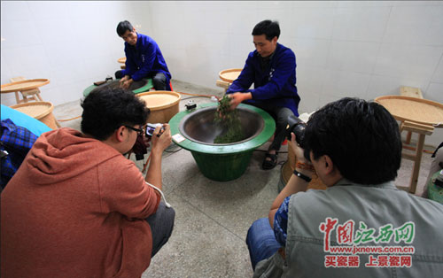 醉氧醉茶醉景 茶乡遂川“醉”倒全国手机媒体采访团