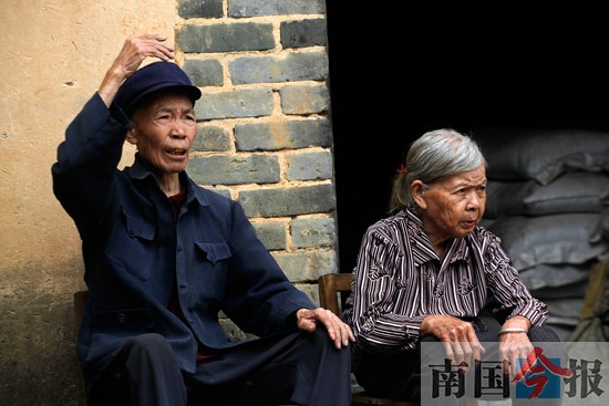 百岁夫妻相携78年演绎人间佳话 形影相随不离不弃