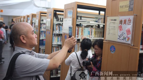 “世界读书日”桂版图书赠与台湾马公中学