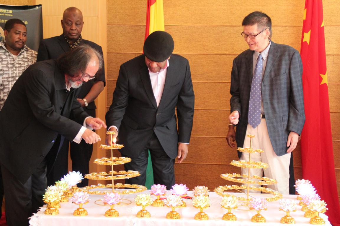 孔子和平奖：几内亚大使馆点亮世界和平圣灯！