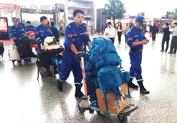 贵州救援队奔赴尼泊尔 飞越世界屋脊的救援