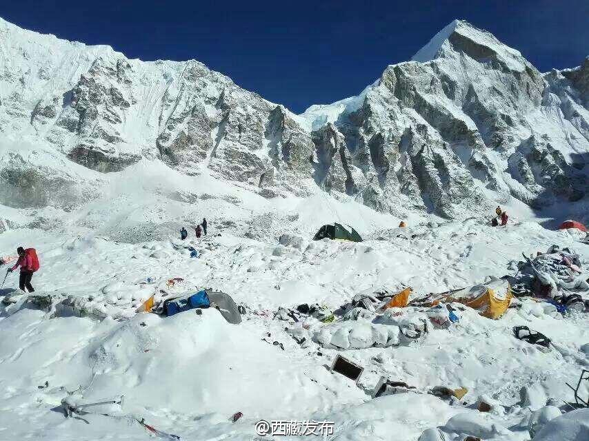 网友拍摄珠峰南坡雪崩现场画面