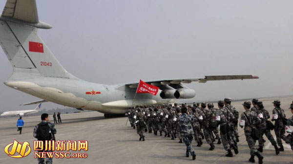 成都军区抽组70人国家级医疗救援队 今日飞赴尼泊尔