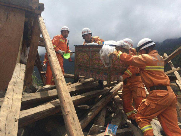 西藏：地震救灾进行时