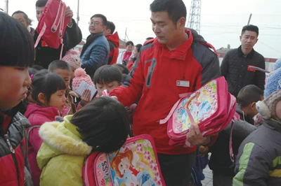 张振山：带着社区志愿者做公益