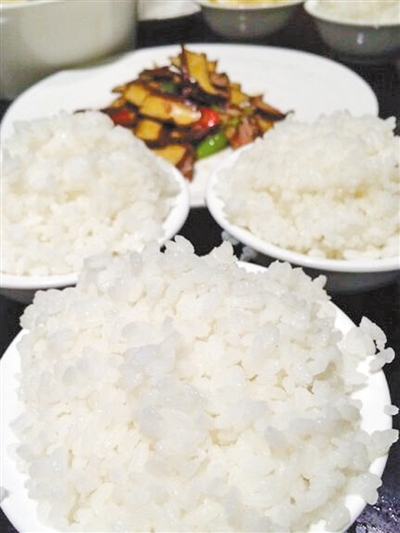 一碗米饭卖15元 华山天价饭菜引吐槽