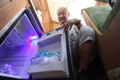 青岛退休夫妇自驾房车 计划4个多月游亚欧24国