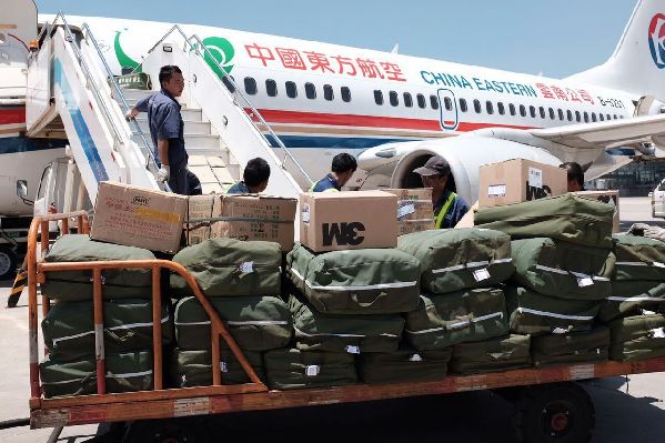 东航云南公司全力以赴保障赴尼泊尔救灾物资