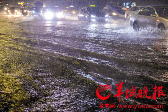 暴雨夜袭广州城天河奥林匹克体育中心羽毛球馆坍塌