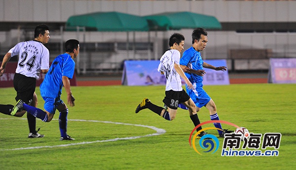 海南青少年足球省直组预选赛开踢 32支球队800人参战