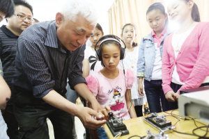 天津市少年宫开展青少年无线电通讯体验日活动