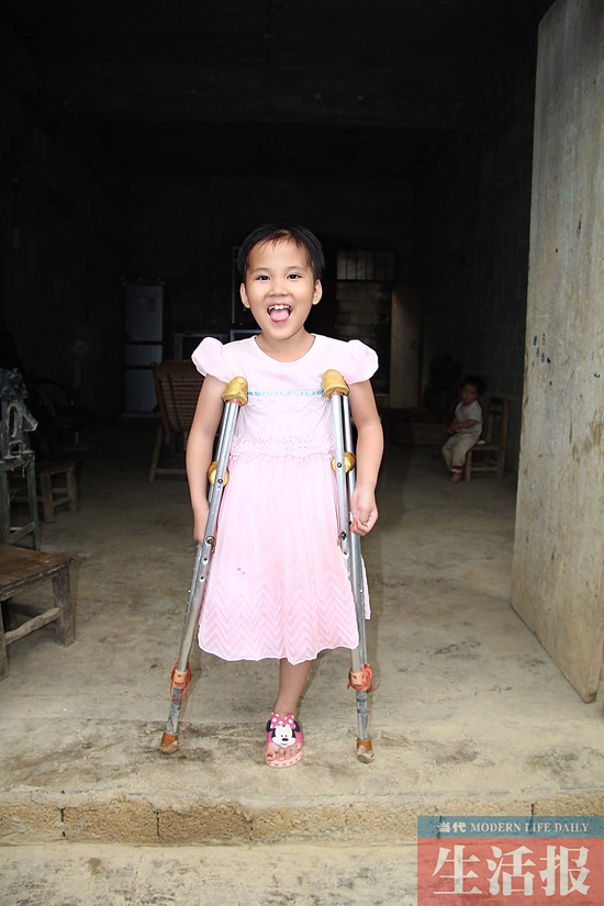 都安女孩6岁时出车祸被截肢 独腿女孩有个公主梦