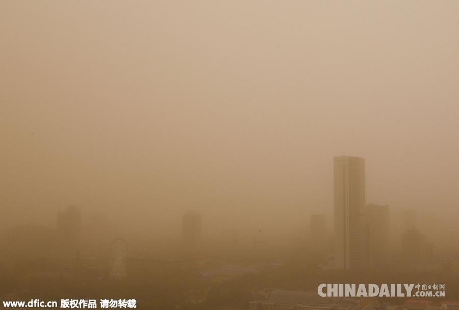 长春遭遇严重沙尘天气 PM10爆表