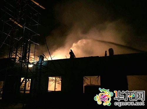 重庆江津一药厂发生火灾 已扑灭未造成人员伤亡