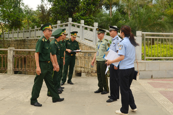 5名越南“三非”人员从天保口岸遣送出境