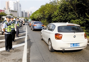 深圳交警国内首创大数据查处无证驾驶 首日11人被拘