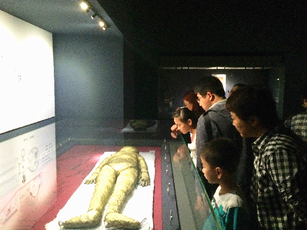 山东博物馆展出320余件契丹族文物促民族文化交流