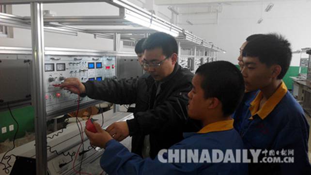 河北迁安职教中心与浙江、山东设备公司成功合作研发实训设备
