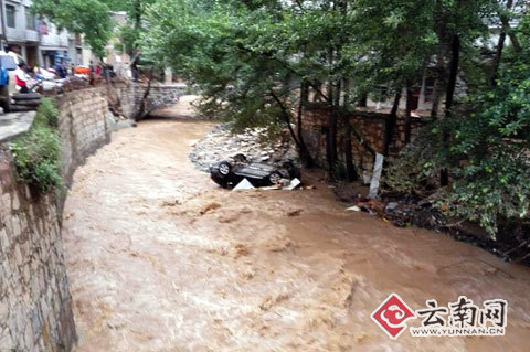 云南镇雄鱼洞乡发生特大洪灾 洪水高出街面2米