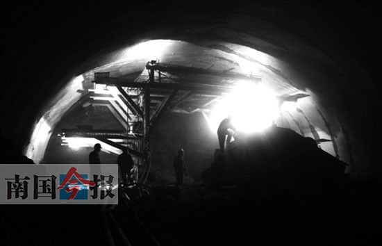 广西跨度最大隧道现雏形 预计6月底可以打通(图)