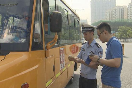广州近千非专用校车将停运 家长感叹：孩子们怎么办？