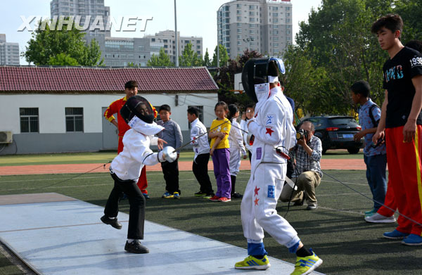 山东省实验小学成功举办首届青少年击剑大赛