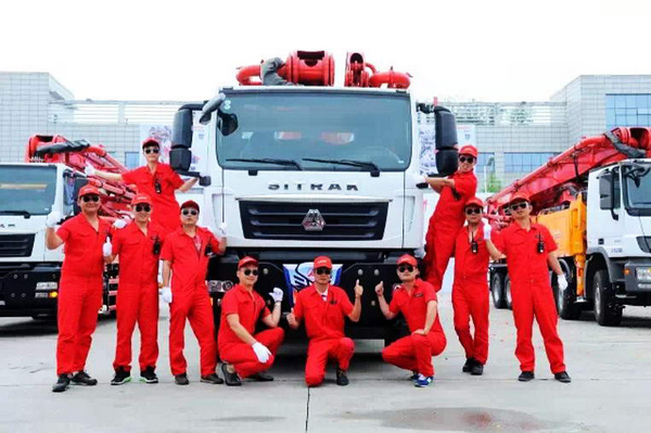 中国重汽与三一重工强强联手 联合推出全新底盘泵车