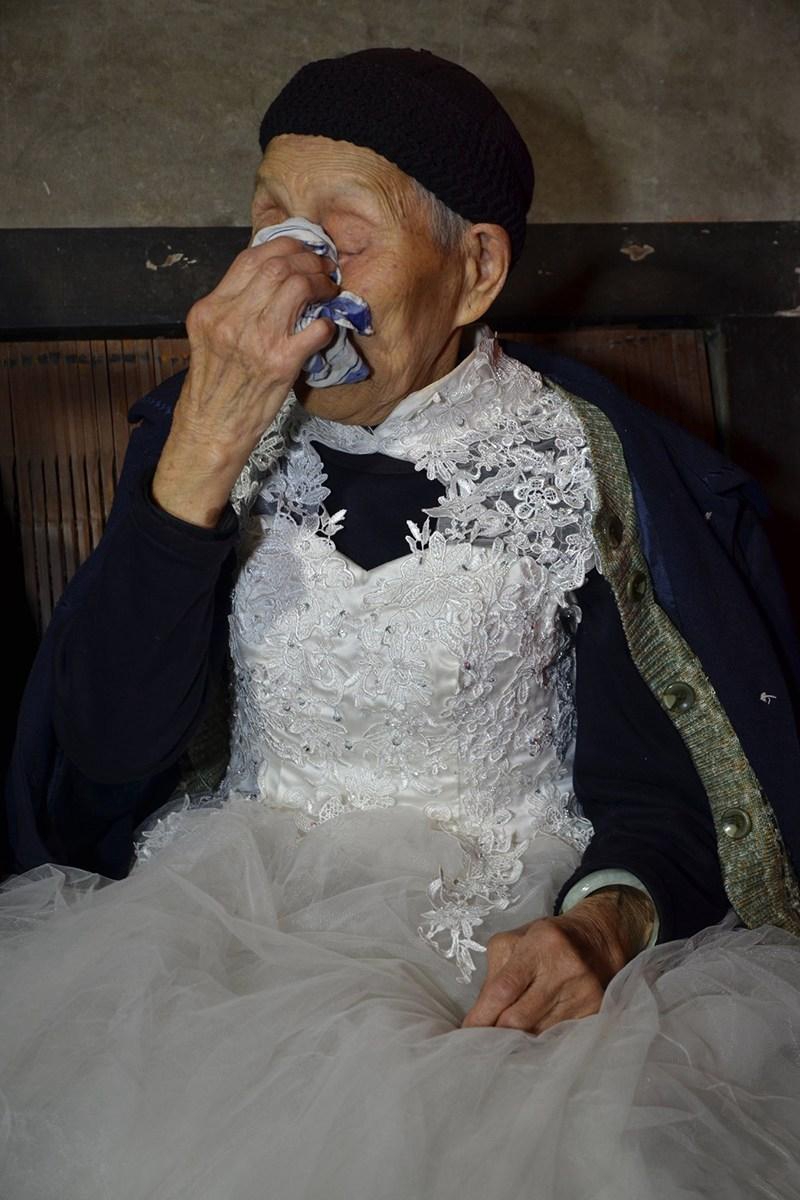 四川94岁抗日老兵为90岁妻子补办钻石婚礼
