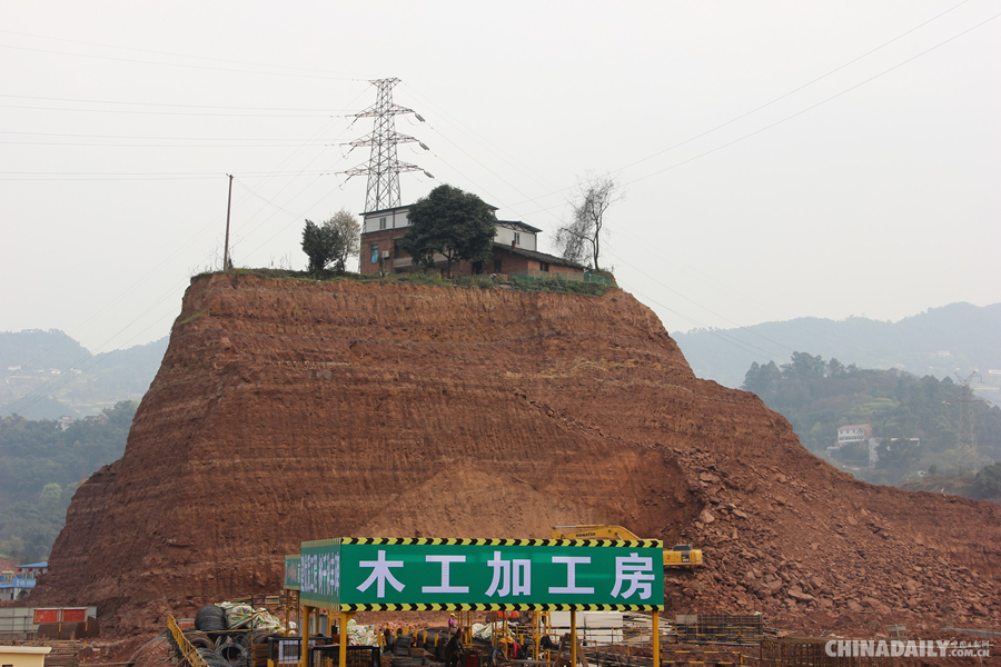 图片精选：四川村民深山挖“重楼” 两年挖空一座山