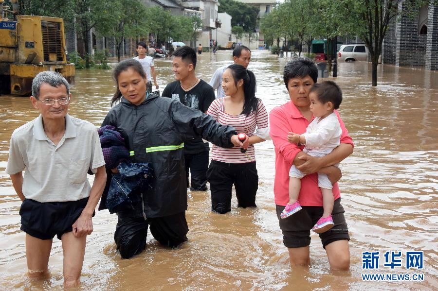 洪水围困广西加会