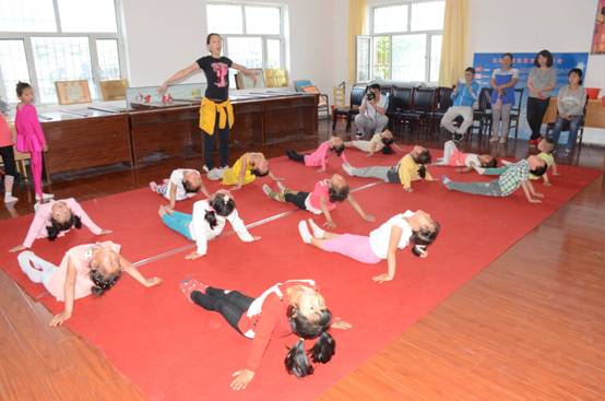 住村工作队发挥自身优势为孩子建舞蹈艺术班