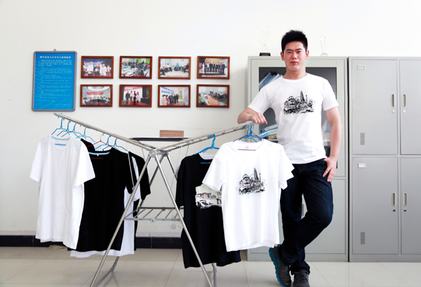 南开创业学子高科：设计“光感变色T恤”描绘五彩“中国梦”