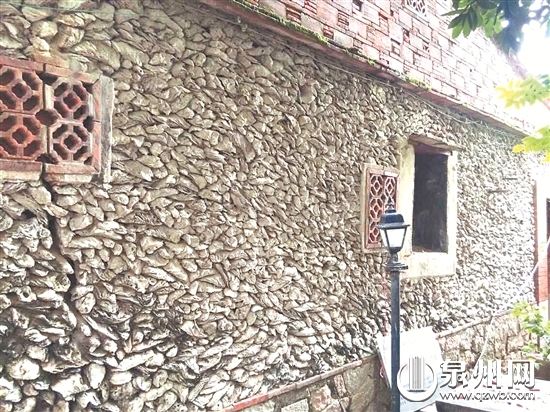 泉州市区青龙巷现百年蚵壳厝 规模庞大保存完好