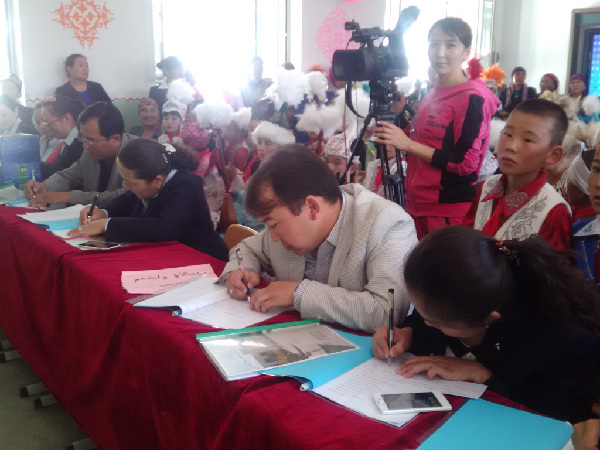新疆青河县举办第三届中小学生双语班“母语口语大赛”