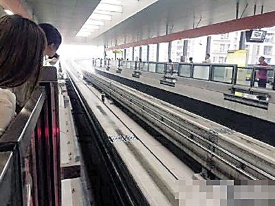 重庆3号线轨行区闯进一个小男孩 停运20分钟(图)