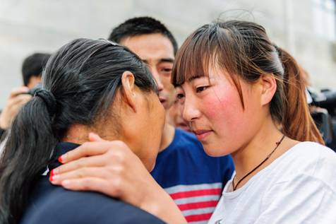 陕西警方帮助一失散21年女孩找到亲生父母