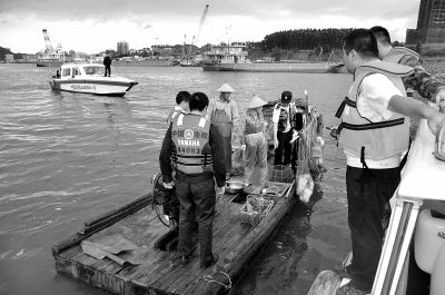 南海休渔期违法捕捞 大亚湾6渔船被查扣