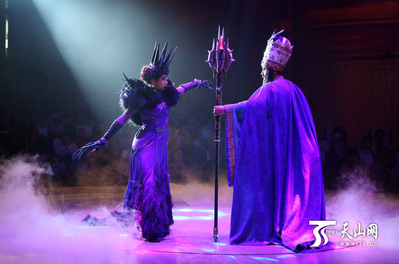 全球首部大型新疆风情驻场秀《丝路秀》震撼公演