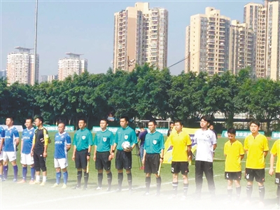 重庆业余足球联赛昨日揭幕 中超裁判来吹坝坝球