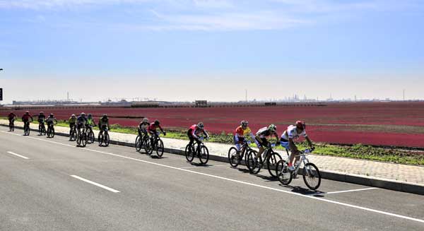 2015中国·盘锦红海滩自行车邀请赛成功举办