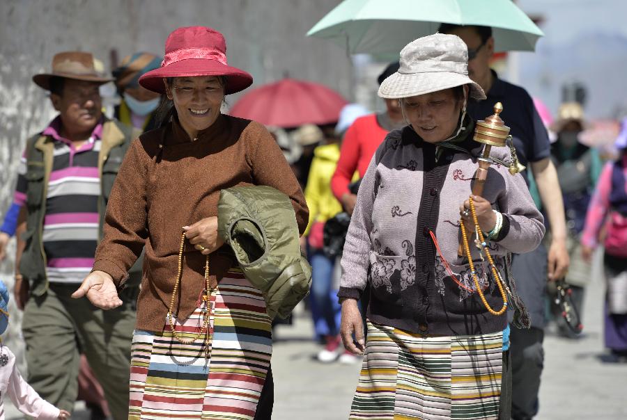 西藏迎来“萨嘎达瓦”宗教活动高峰日