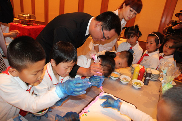 “拥抱蓝天，放飞梦想”——香格里拉大酒店为永胜小学学生打造欢乐儿童节