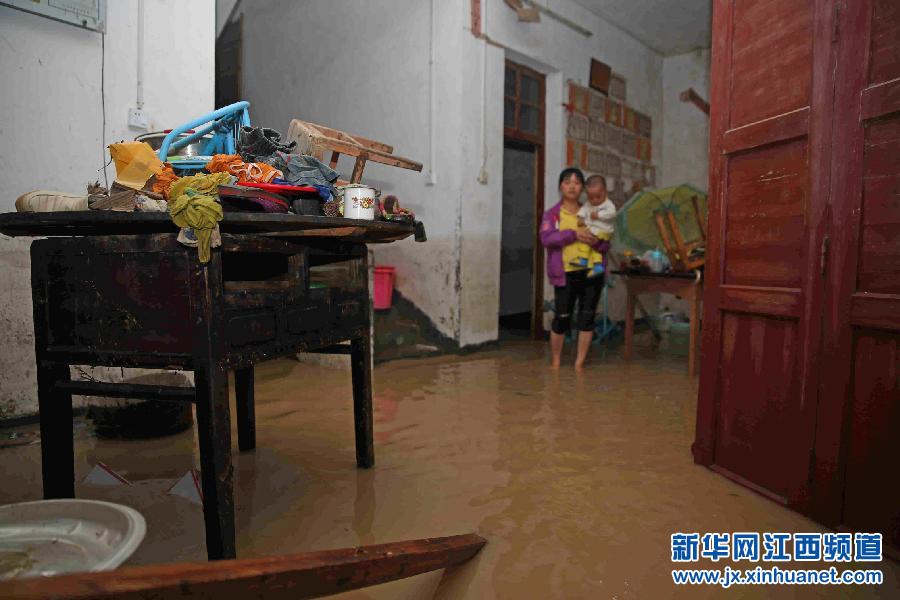 江西修水县遭遇强降雨天气 近6万人受灾
