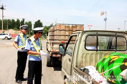 沧州交警十分钟查扣两部报废车 俩人驾照被吊销