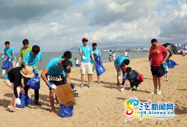 三亚1200人参与净滩行动 50家旅企将捐款用于环保